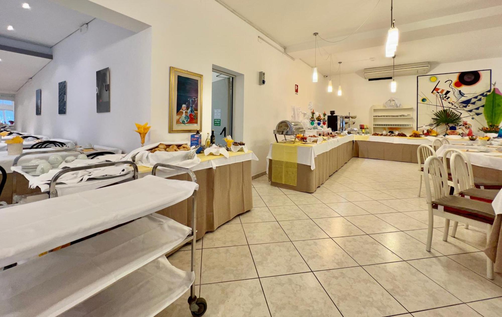 Hotel Myriam Lignano Sabbiadoro Exterior photo