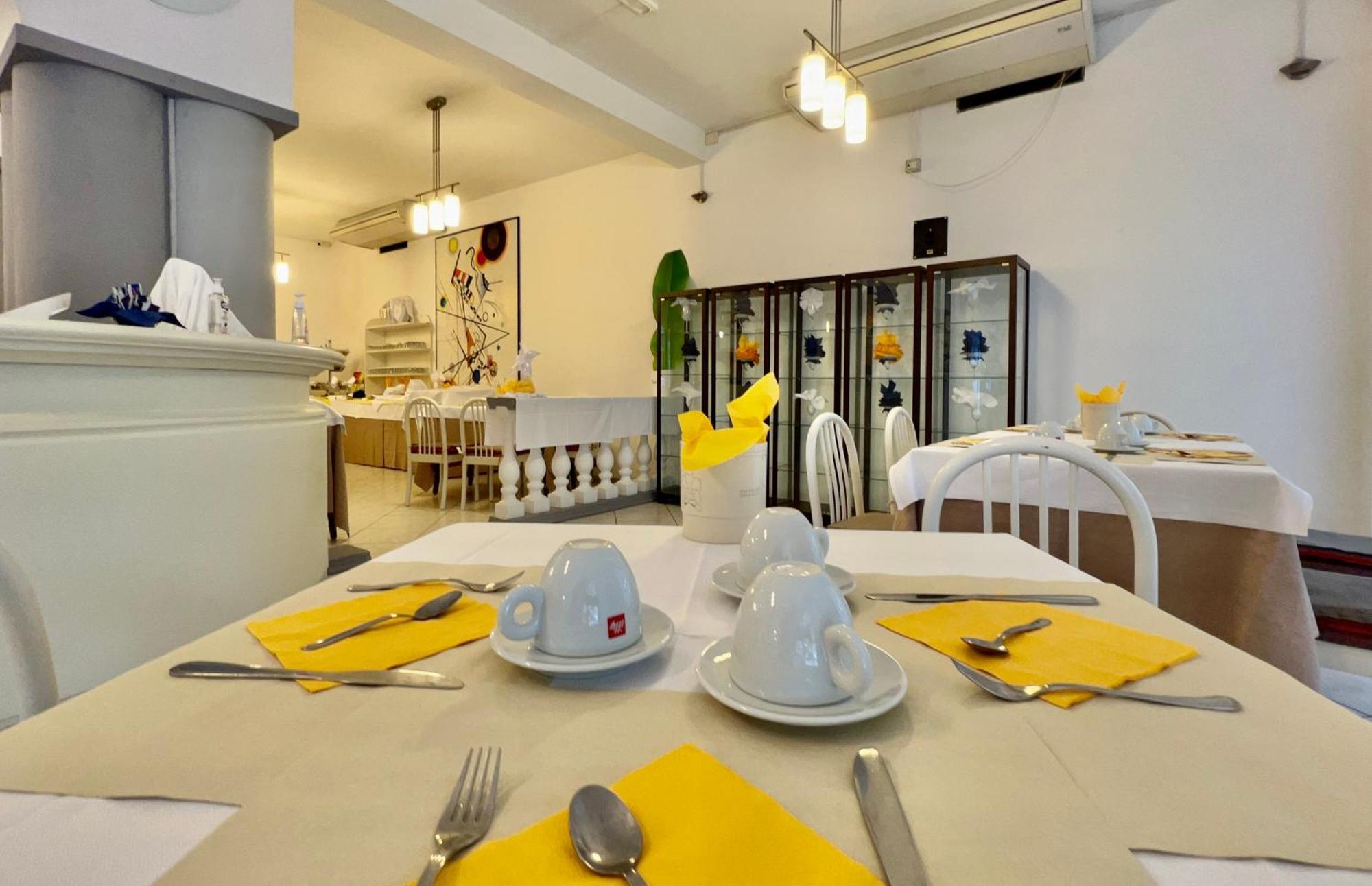 Hotel Myriam Lignano Sabbiadoro Exterior photo